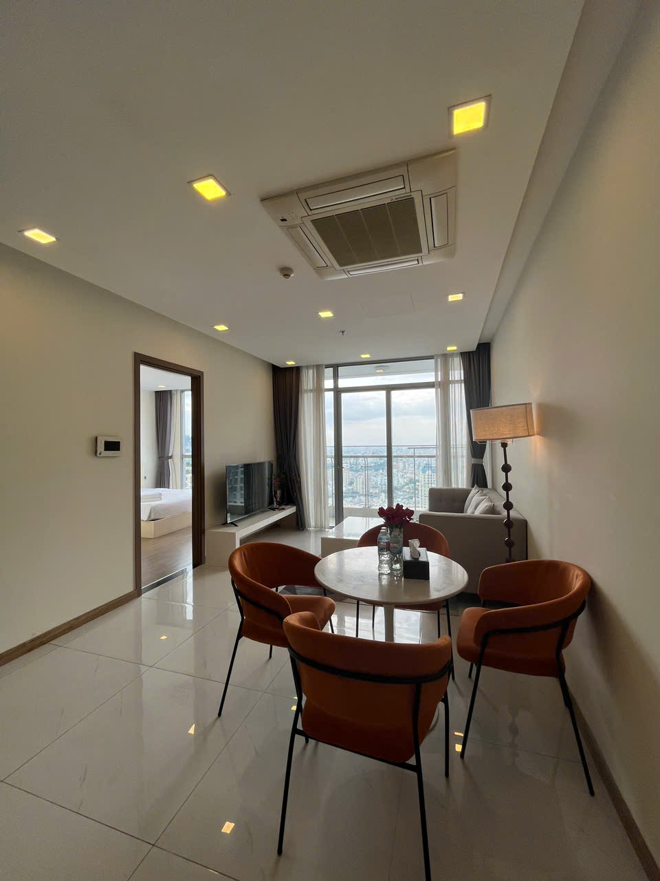 CHO THUÊ CĂN HỘ CAO CẤP 2 PHÒNG NGỦ – VINHOMES CENTRAL PARK