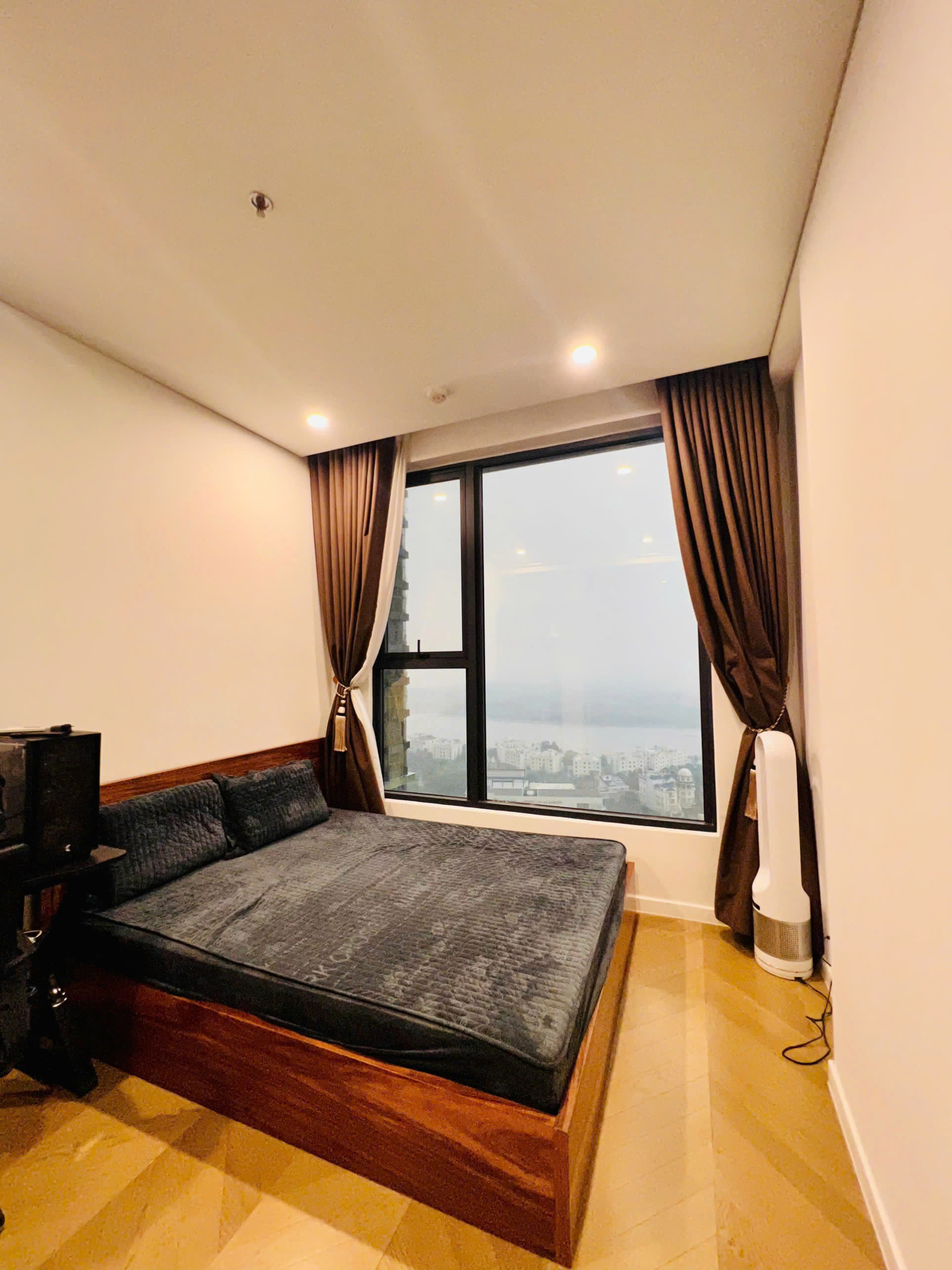 z7370506418907_3139f4ab375cf44c77c9c7a82a19062e