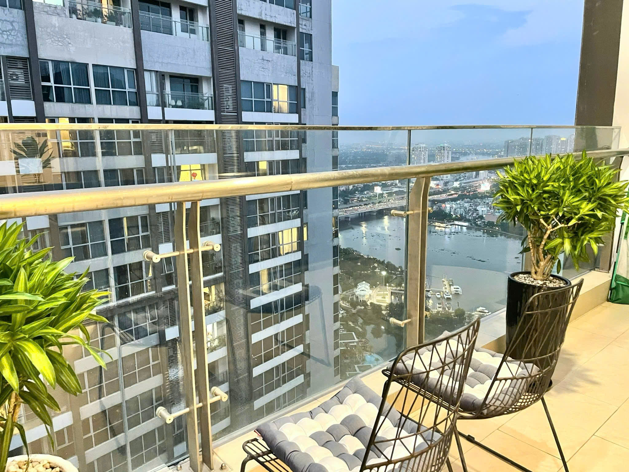CHO THUÊ PENTHOUSE 3 PHÒNG NGỦ – VINHOMES CENTRAL PARK